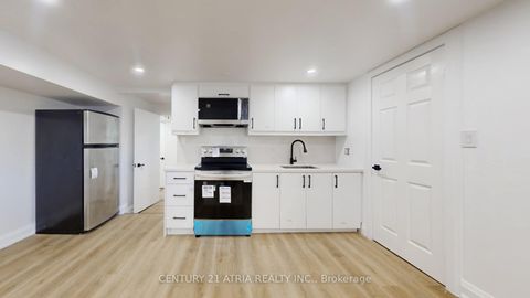 Photo 26 at 392 Bent Crescent, Crosby, Richmond Hill