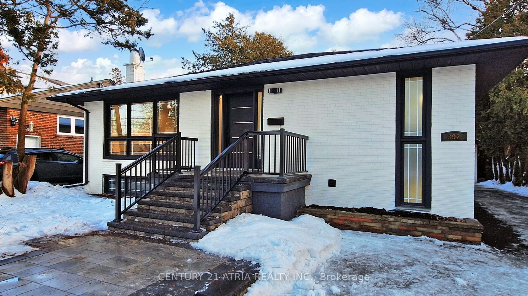 392 Bent Crescent, Crosby, Richmond Hill photo number 2