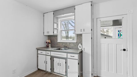 Photo 10 at 195 Albert Street, Central, Oshawa