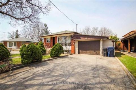 Photo 0 at 18 Roseglor Crescent, Bendale, Toronto