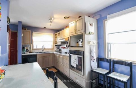 Photo 4 at 18 Roseglor Crescent, Bendale, Toronto