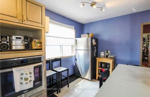 Photo 5 at 18 Roseglor Crescent, Bendale, Toronto