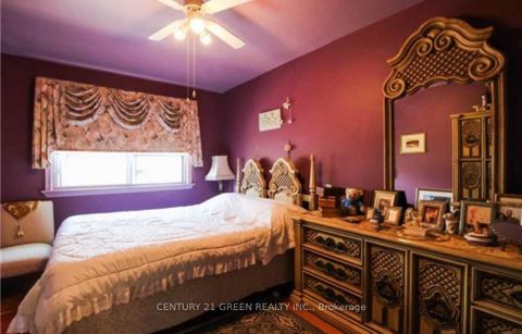 Photo 10 at 18 Roseglor Crescent, Bendale, Toronto