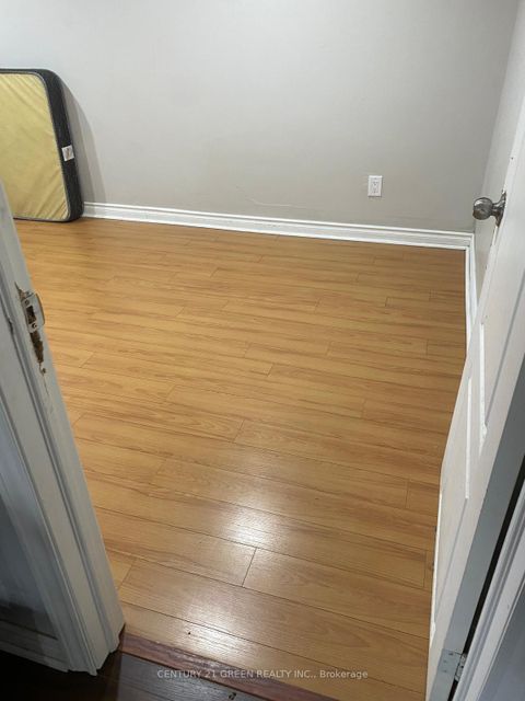 Photo 15 at 18 Roseglor Crescent, Bendale, Toronto