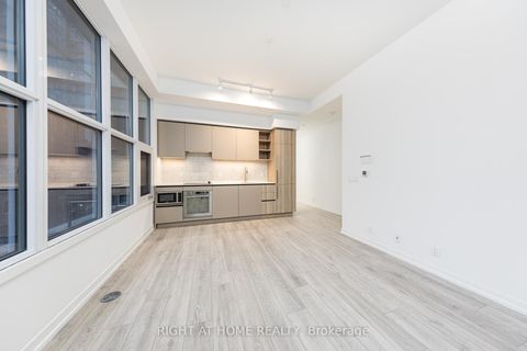 Photo 4 at 605 - 55 Mercer Street, Waterfront Communities C1, Toronto