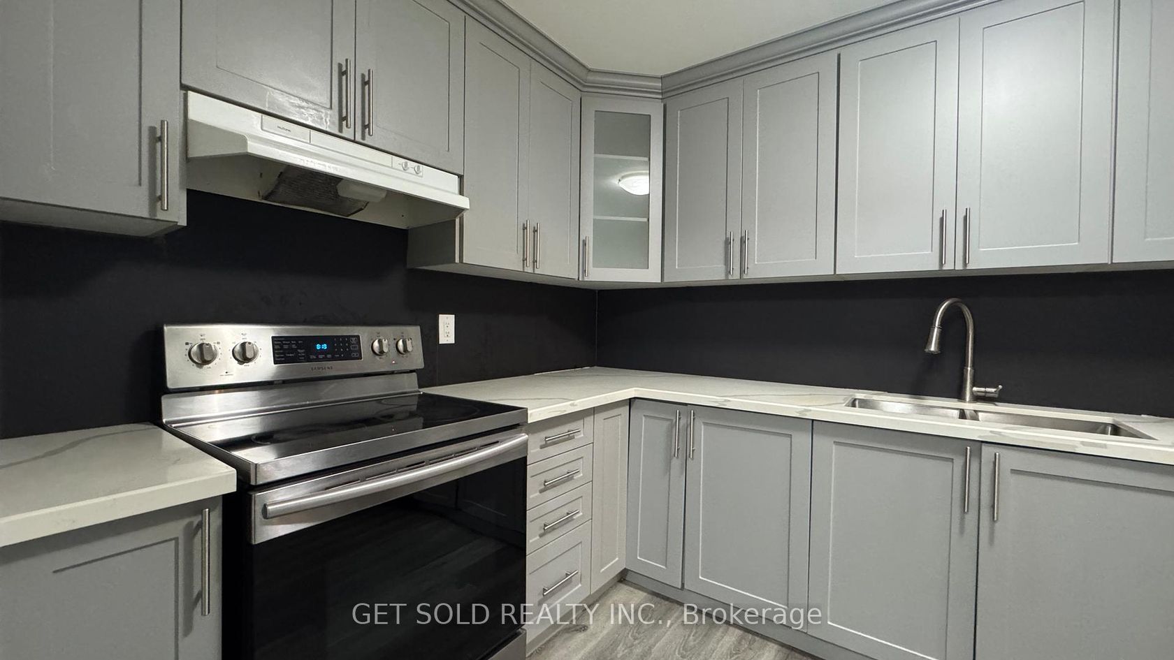 702 - 145 Hillcrest Avenue, Cooksville, Mississauga by Loree Meneguzzi Real Estate 702 - 145 Hillcrest Avenue, Cooksville, Mississauga