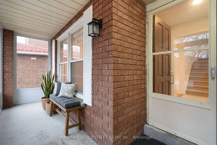 Photo 2 at 796 Buckingham Court, Everett (Creditview), Adjala-Tosorontio