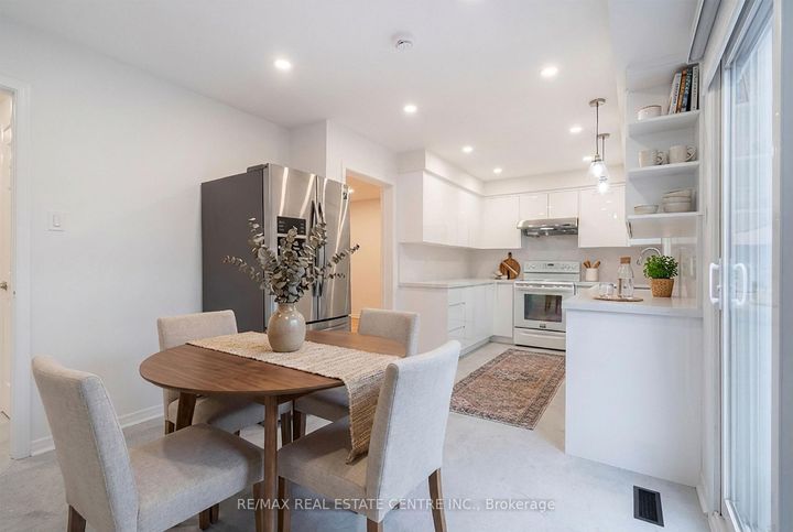 Photo 5 at 796 Buckingham Court, Everett (Creditview), Adjala-Tosorontio