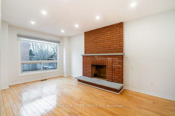 Photo 16 at 796 Buckingham Court, Everett (Creditview), Adjala-Tosorontio