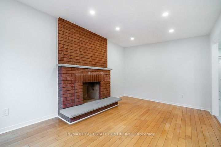 Photo 17 at 796 Buckingham Court, Everett (Creditview), Adjala-Tosorontio