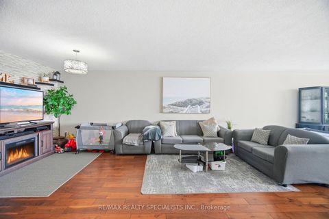 Photo 14 at 611 - 1 Rowntree Road, Jamestown, Toronto