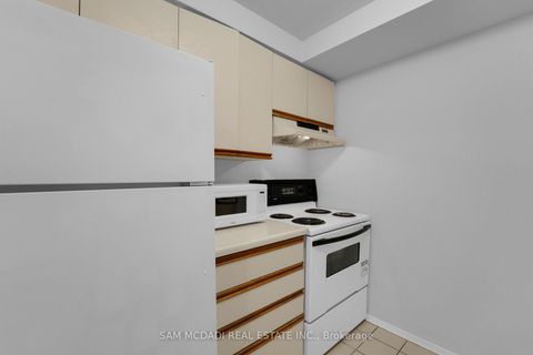 Photo 4 at 613 - 117 Gerrard Street E, Yonge Corridor, Toronto