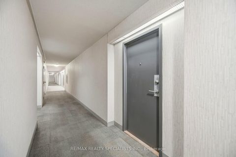 Photo 5 at 805 - 5 Rowntree Road NE, Jamestown, Toronto