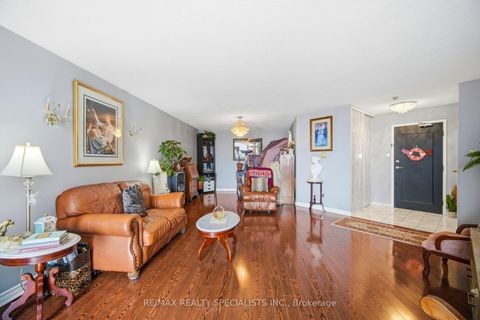 Photo 8 at 805 - 5 Rowntree Road NE, Jamestown, Toronto