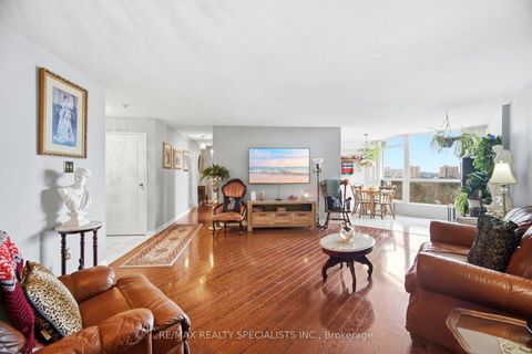 Photo 10 at 805 - 5 Rowntree Road NE, Jamestown, Toronto