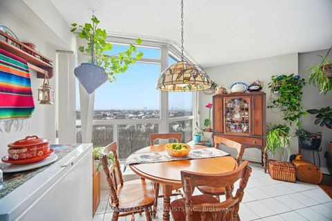 Photo 13 at 805 - 5 Rowntree Road NE, Jamestown, Toronto