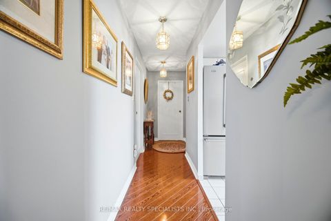 Photo 18 at 805 - 5 Rowntree Road NE, Jamestown, Toronto