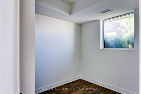 Photo 5 at 506 - 80 Vanauley Street, Chinatown, Toronto