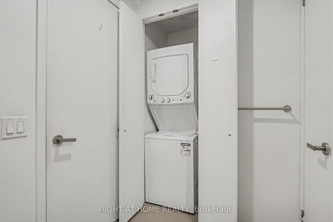 Photo 17 at 1307 - 197 Yonge Street, Yonge Corridor, Toronto