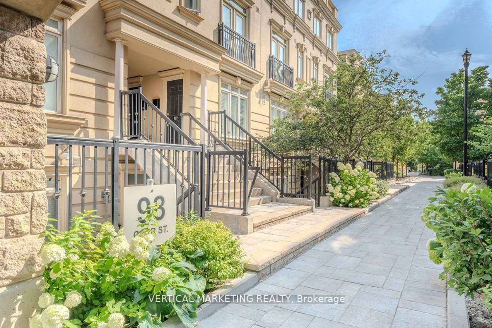 th9 - 98 Carr Street, Chinatown, Toronto 