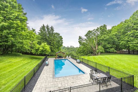 Photo 3 at 214 Hickory Lane, Bayshore, Barrie