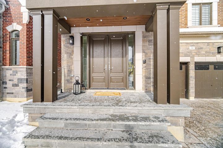 Photo 2 at 14 Woodgate Pines Drive, Kleinburg, Vaughan