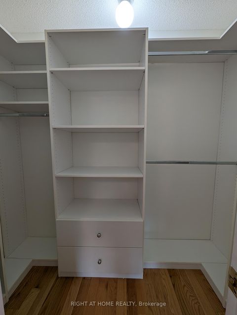 Photo 10 at 158 Hollywood hill Circle, Vellore Village, Vaughan