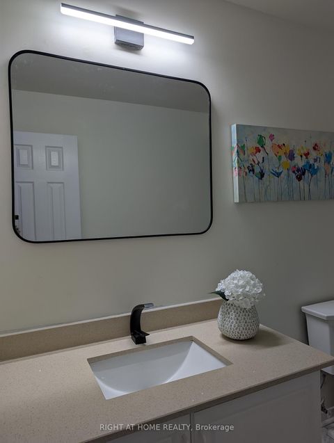 Photo 12 at 158 Hollywood hill Circle, Vellore Village, Vaughan