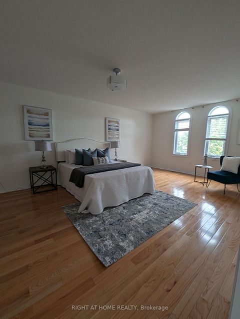 Photo 14 at 158 Hollywood hill Circle, Vellore Village, Vaughan