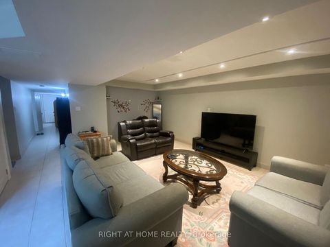 Photo 19 at 158 Hollywood hill Circle, Vellore Village, Vaughan