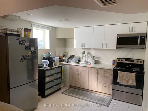 Photo 20 at 158 Hollywood hill Circle, Vellore Village, Vaughan