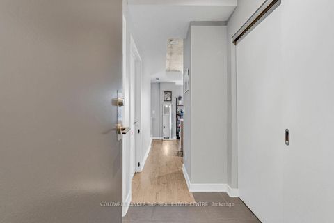 Photo 10 at 802 - 400 Wellington Street W, Waterfront Communities C1, Toronto