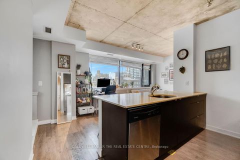 Photo 12 at 802 - 400 Wellington Street W, Waterfront Communities C1, Toronto