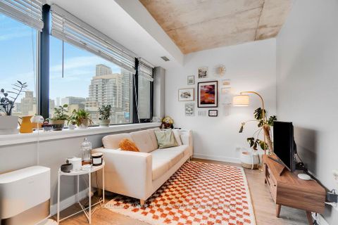 Photo 15 at 802 - 400 Wellington Street W, Waterfront Communities C1, Toronto