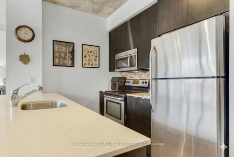 Photo 22 at 802 - 400 Wellington Street W, Waterfront Communities C1, Toronto