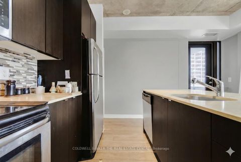 Photo 24 at 802 - 400 Wellington Street W, Waterfront Communities C1, Toronto