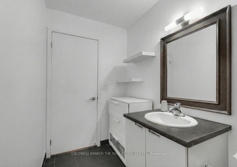 Photo 29 at 802 - 400 Wellington Street W, Waterfront Communities C1, Toronto