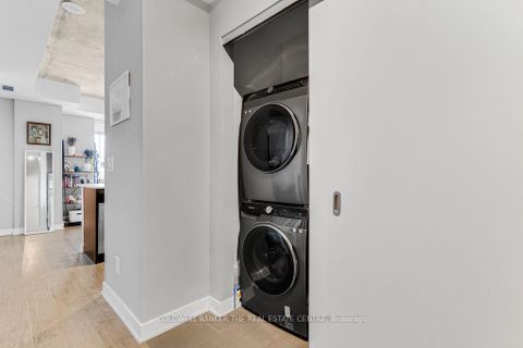 Photo 30 at 802 - 400 Wellington Street W, Waterfront Communities C1, Toronto