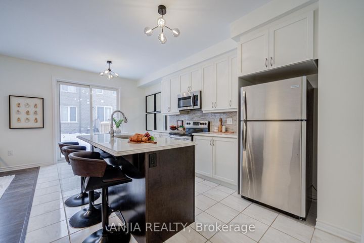 Photo 7 at 33 Ness Drive, Rural Richmond Hill, Richmond Hill