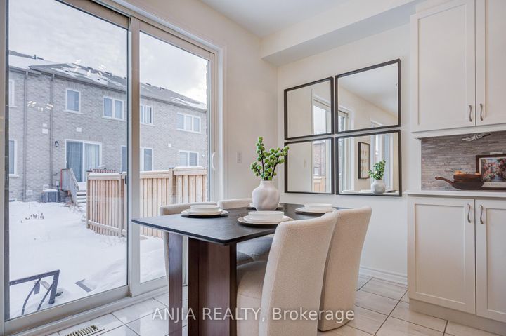 Photo 11 at 33 Ness Drive, Rural Richmond Hill, Richmond Hill