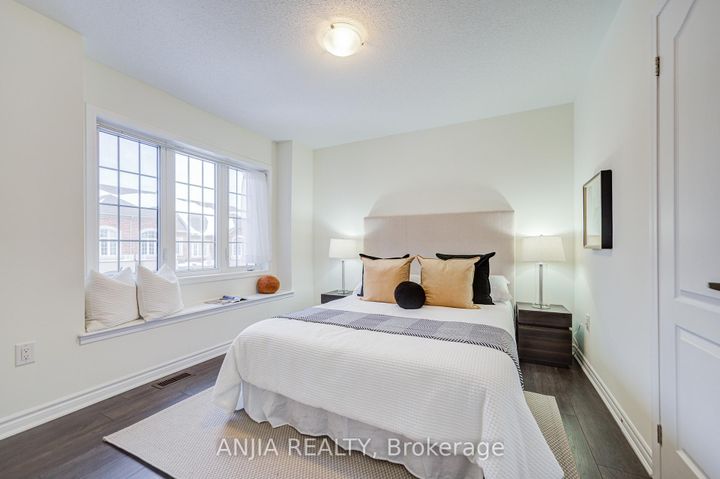 Photo 20 at 33 Ness Drive, Rural Richmond Hill, Richmond Hill