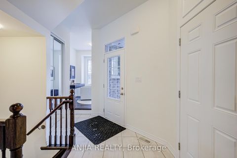 Photo 4 at 33 Ness Drive, Rural Richmond Hill, Richmond Hill