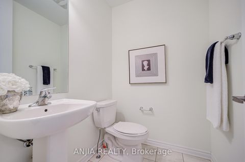 Photo 5 at 33 Ness Drive, Rural Richmond Hill, Richmond Hill