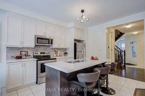 Photo 9 at 33 Ness Drive, Rural Richmond Hill, Richmond Hill