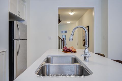 Photo 10 at 33 Ness Drive, Rural Richmond Hill, Richmond Hill