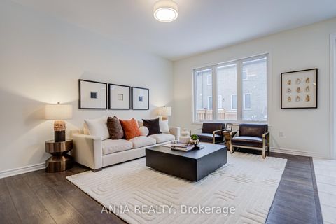 Photo 15 at 33 Ness Drive, Rural Richmond Hill, Richmond Hill