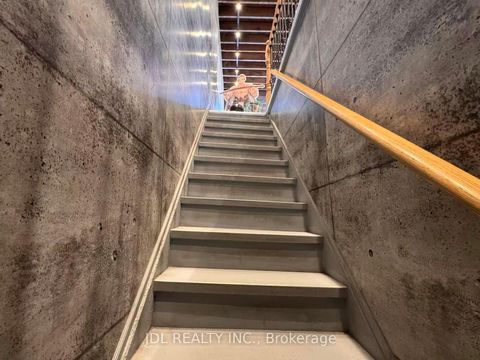 Photo 7 at 394 Spadina Avenue, Chinatown, Toronto