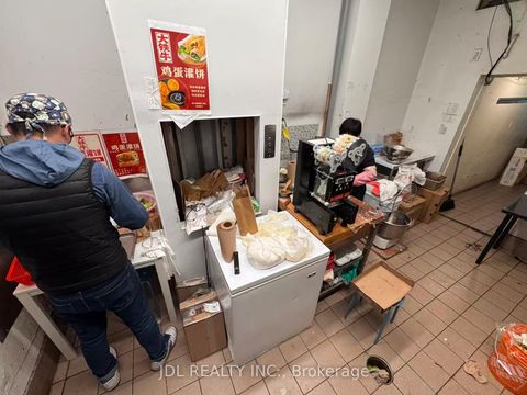 Photo 10 at 394 Spadina Avenue, Chinatown, Toronto