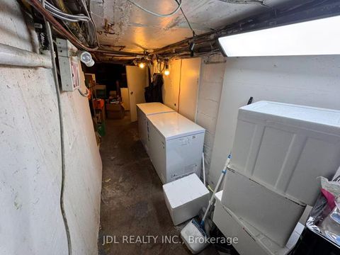 Photo 12 at 394 Spadina Avenue, Chinatown, Toronto