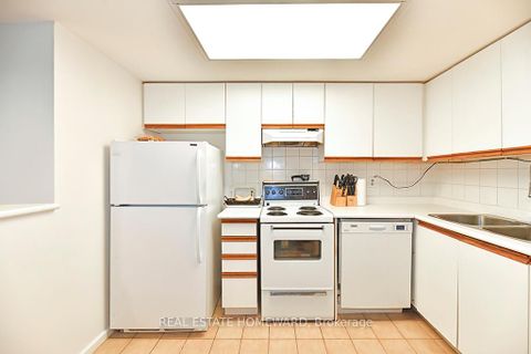 Photo 14 at 204 - 15 Maitland Place, South St. James Town, Toronto